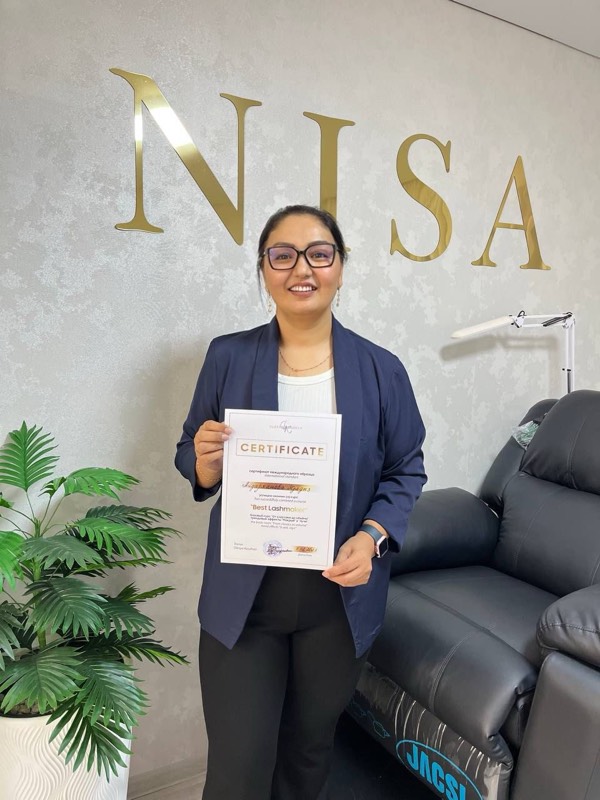 Сертификат Best Lashmaker — Айдарханова Жулдыз